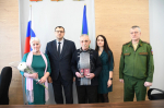 В администрации района состоялась торжественная церемония передачи государственных наград.